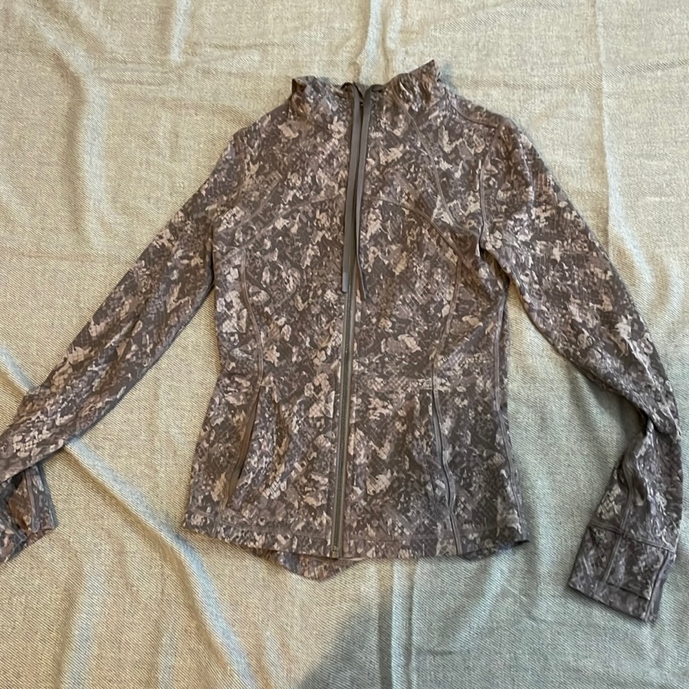 Gray Pattern LuluLemon Jacket